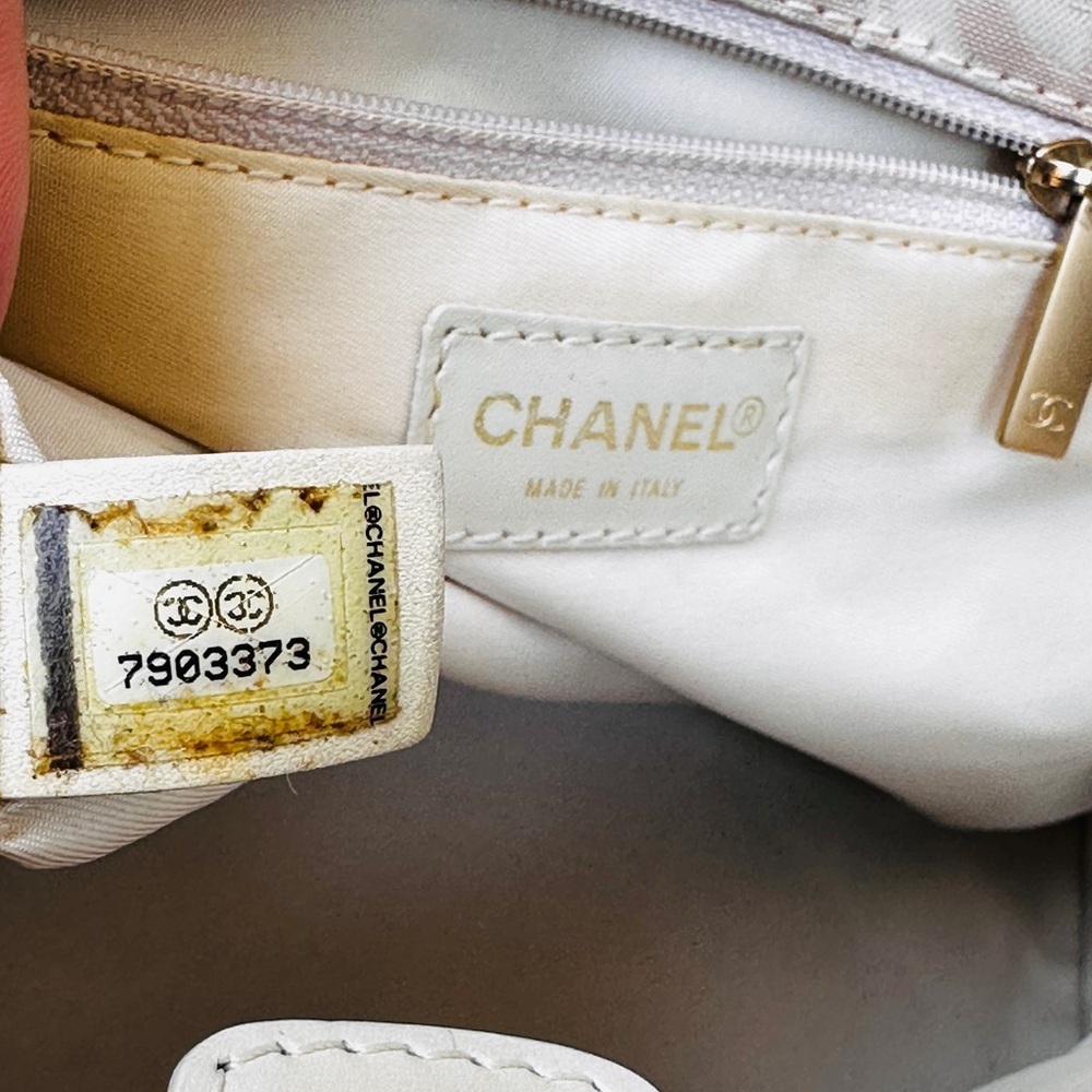 CHANEL travel line shoulder bag with COA - Picture 14 of 17